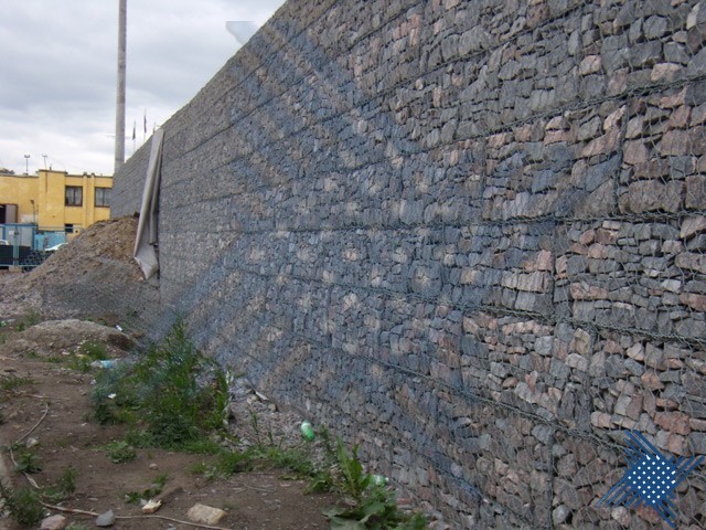 Возведение подпорных стен из габионов